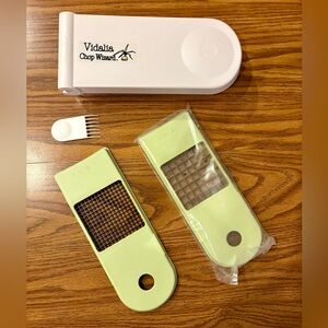 Vidalia Chop Wizard fruit and vegetable chopper with stainless steel blades